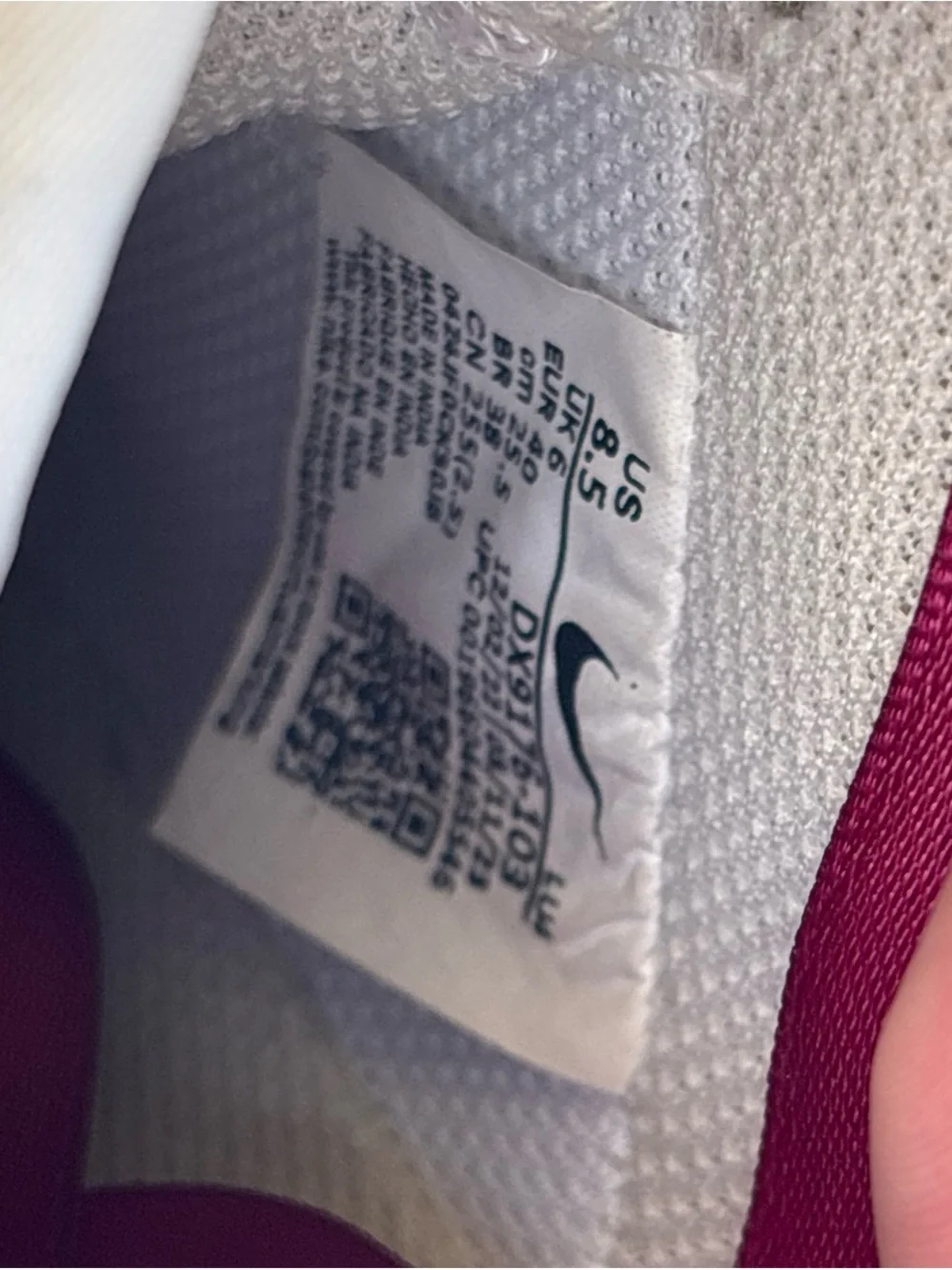 Nike White Women's Sneakers with Fuchsia Satin Laces